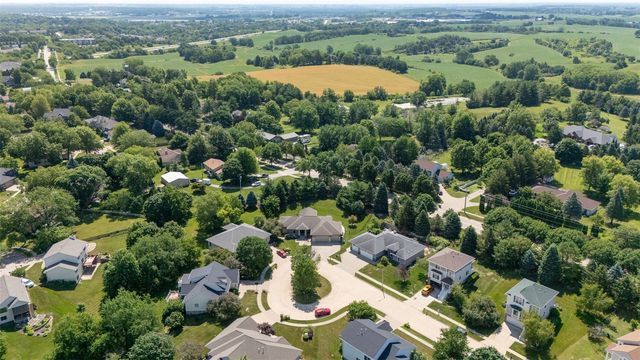 61 Quail Valley Court, Iowa City, IA 52246