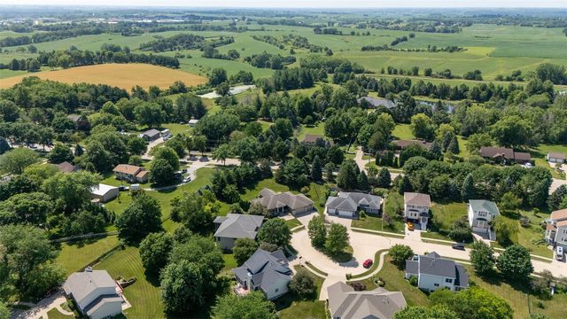 61 Quail Valley Court, Iowa City, IA 52246