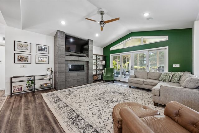 61 Quail Valley Court, Iowa City, IA 52246