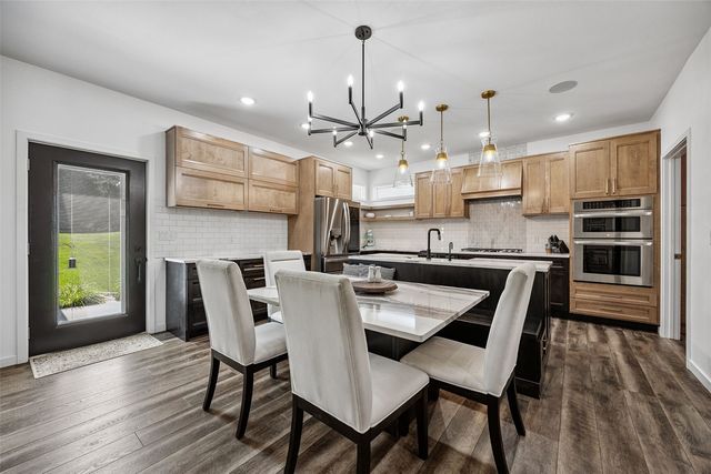 61 Quail Valley Court, Iowa City, IA 52246