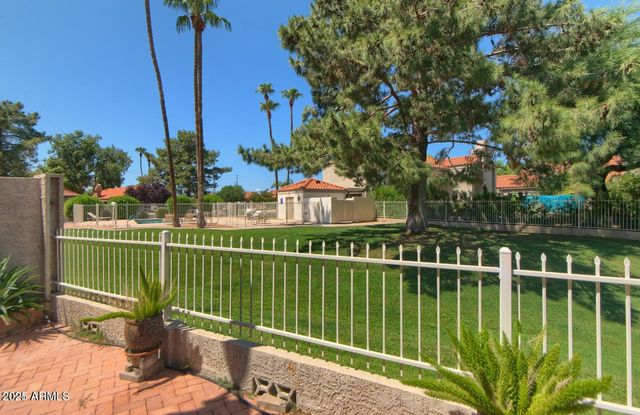 4020 E LAUREL Lane, Phoenix, AZ 85028