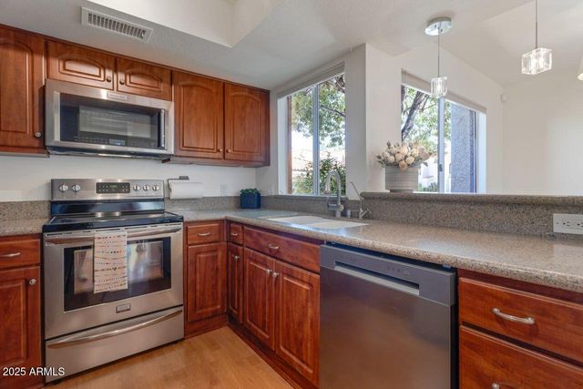 4020 E LAUREL Lane, Phoenix, AZ 85028