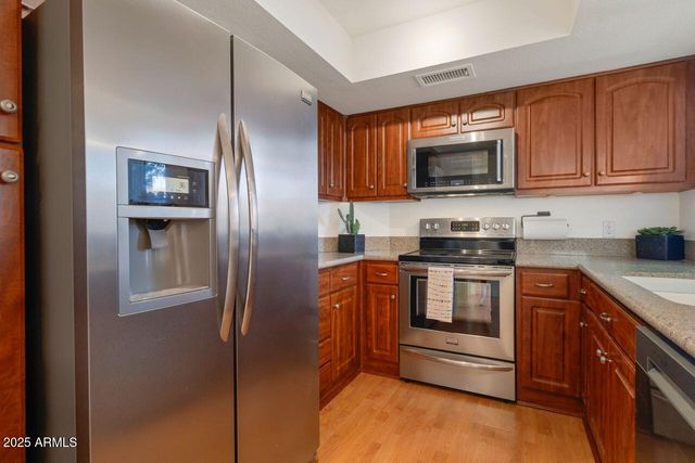 4020 E LAUREL Lane, Phoenix, AZ 85028