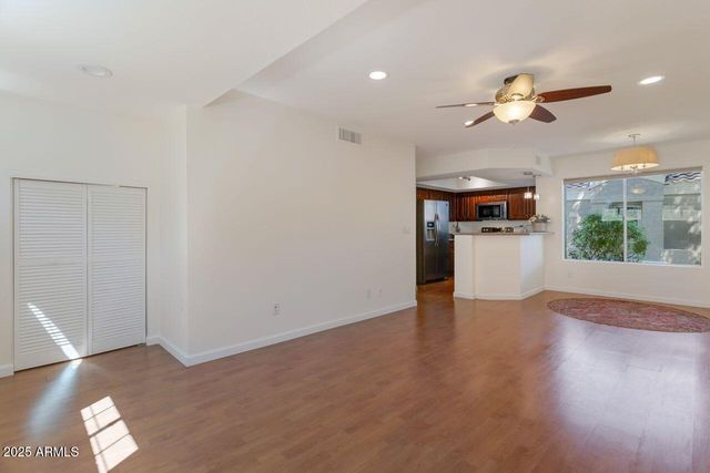 4020 E LAUREL Lane, Phoenix, AZ 85028