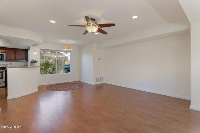 4020 E LAUREL Lane, Phoenix, AZ 85028