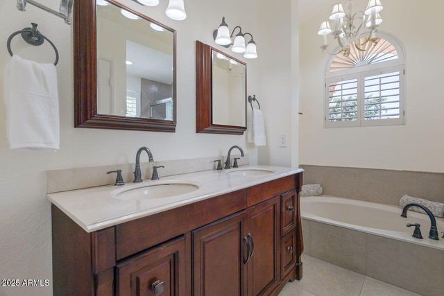 4020 E LAUREL Lane, Phoenix, AZ 85028