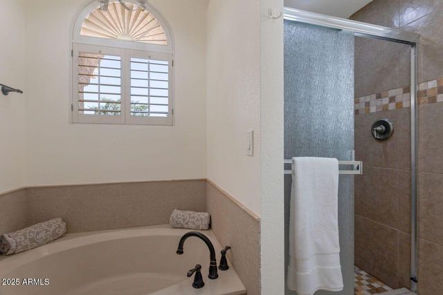 4020 E LAUREL Lane, Phoenix, AZ 85028