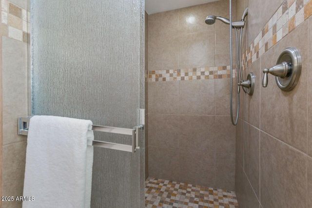 4020 E LAUREL Lane, Phoenix, AZ 85028