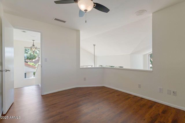 4020 E LAUREL Lane, Phoenix, AZ 85028