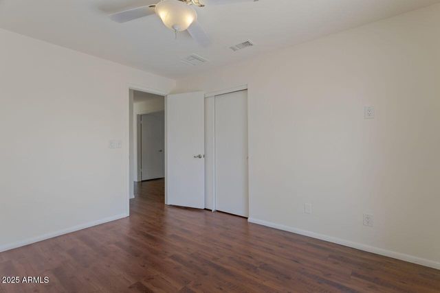 4020 E LAUREL Lane, Phoenix, AZ 85028