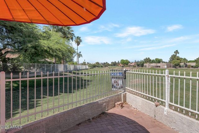 4020 E LAUREL Lane, Phoenix, AZ 85028