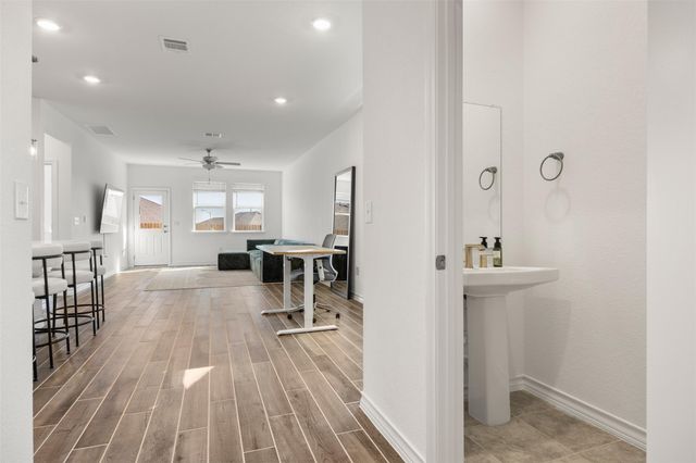 13707 Manhattan DR, Pflugerville, TX 78660