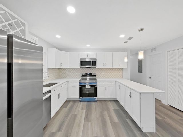 4928 SHETLAND AVENUE, Tampa, FL 33615