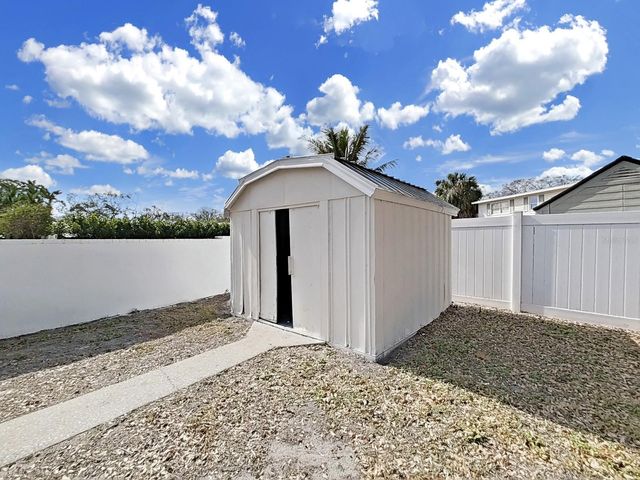 4928 SHETLAND AVENUE, Tampa, FL 33615