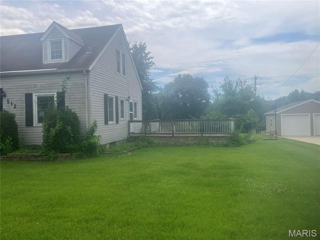 512 W Legion Avenue, Columbia, IL 62236
