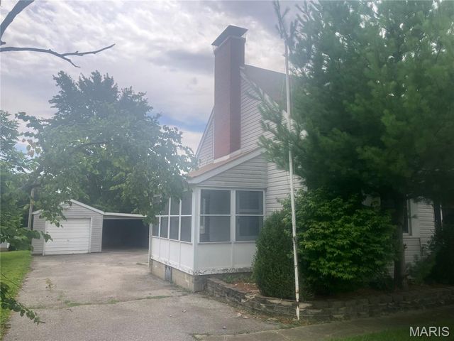 512 W Legion Avenue, Columbia, IL 62236