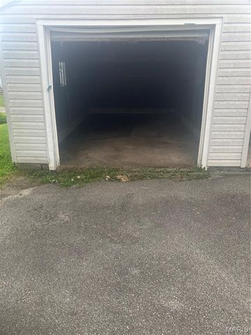 512 W Legion Avenue, Columbia, IL 62236
