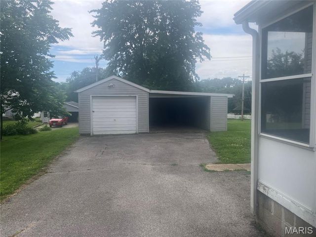 512 W Legion Avenue, Columbia, IL 62236