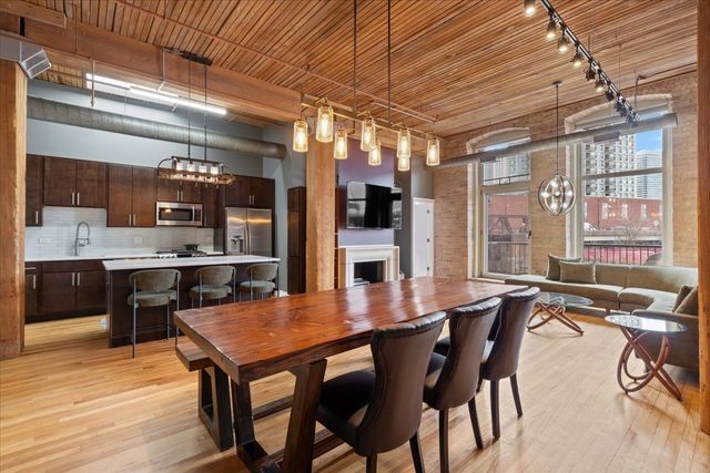 550 N Kingsbury Street 106, Chicago, IL 60654