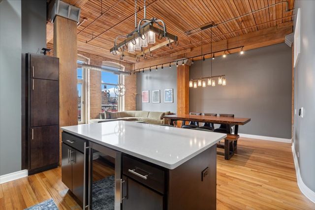 550 N Kingsbury Street 106, Chicago, IL 60654