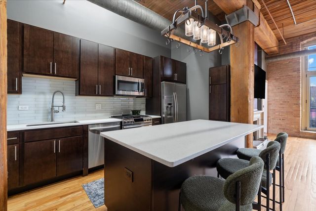 550 N Kingsbury Street 106, Chicago, IL 60654