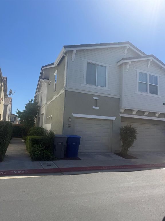 369 N Greco Lane, Clovis, CA 93611