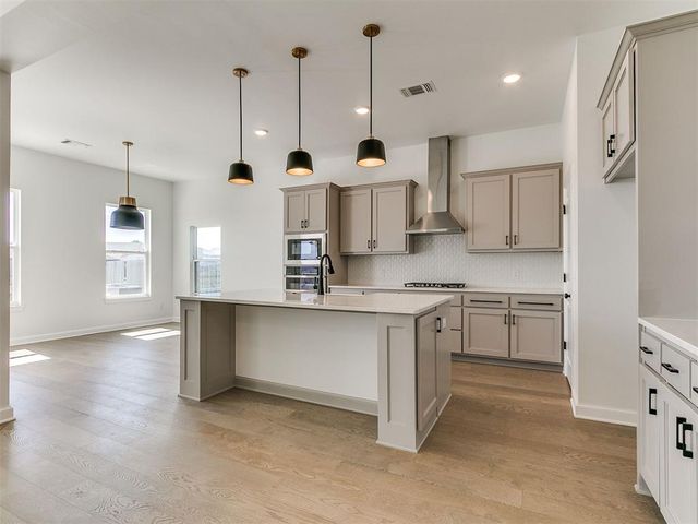 10512 NW 33rd Place, Yukon, OK 73099