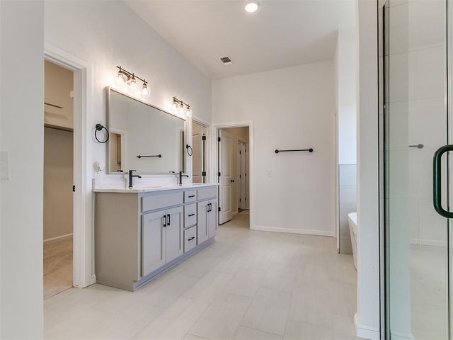 10512 NW 33rd Place, Yukon, OK 73099