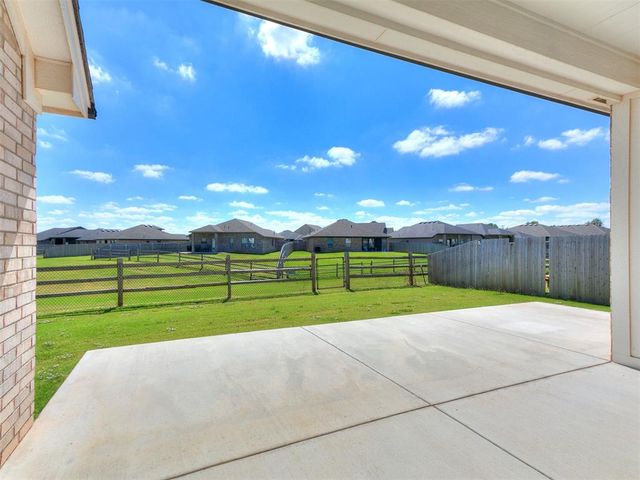 10512 NW 33rd Place, Yukon, OK 73099