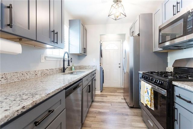 9386 Woodknoll Lane, Jonesboro, GA 30238