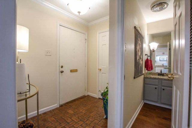 8 Kingsbridge Way, Little Rock, AR 72212