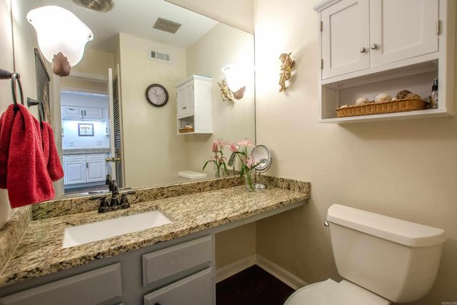 8 Kingsbridge Way, Little Rock, AR 72212