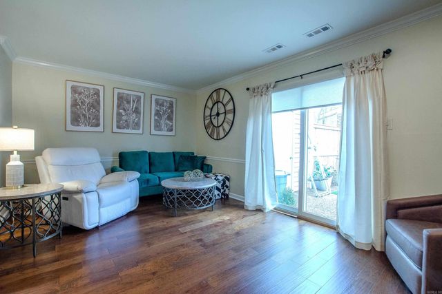 8 Kingsbridge Way, Little Rock, AR 72212