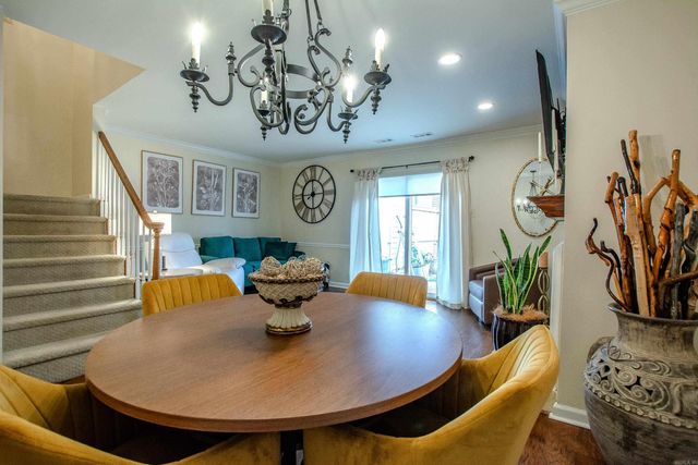 8 Kingsbridge Way, Little Rock, AR 72212