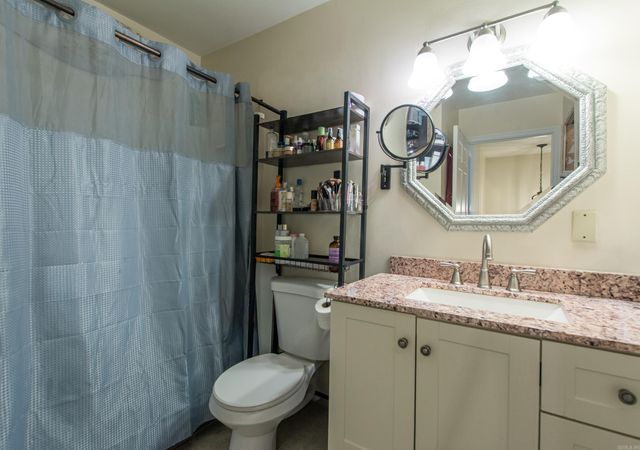 8 Kingsbridge Way, Little Rock, AR 72212