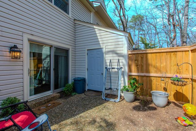 8 Kingsbridge Way, Little Rock, AR 72212