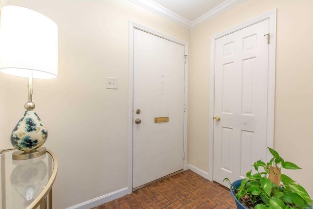 8 Kingsbridge Way, Little Rock, AR 72212