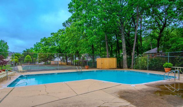 8 Kingsbridge Way, Little Rock, AR 72212