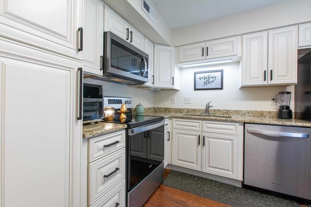 8 Kingsbridge Way, Little Rock, AR 72212