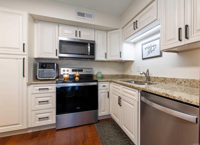 8 Kingsbridge Way, Little Rock, AR 72212