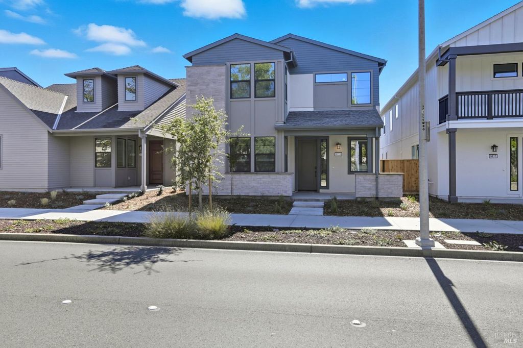 9121 Camino Colegio Rd, Rohnert Park, CA 94928