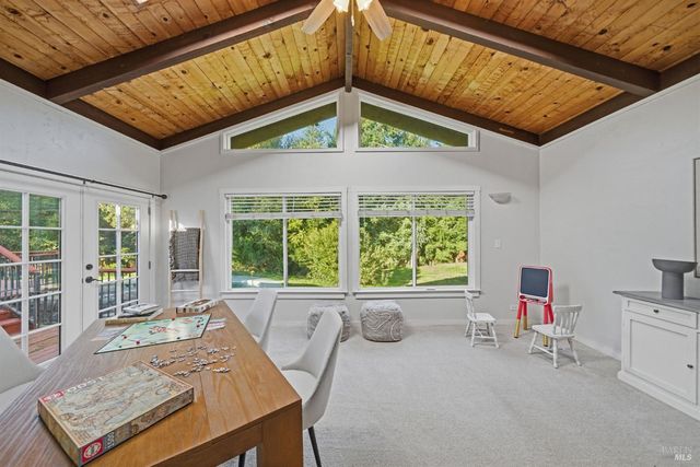 6404 Guerneville Rd, Sebastopol, CA 95472