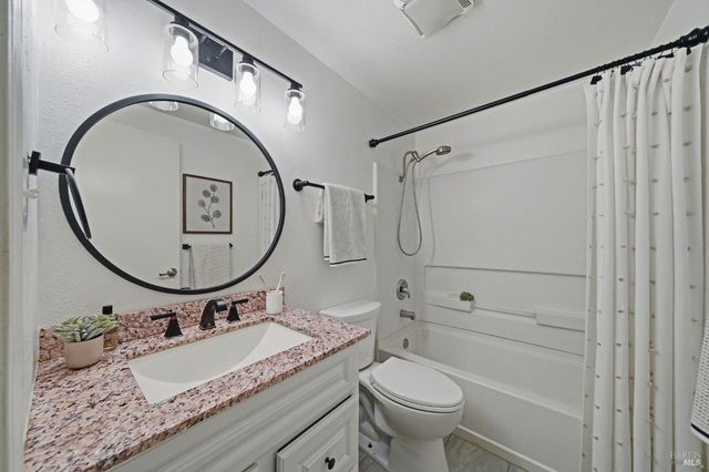 6404 Guerneville Rd, Sebastopol, CA 95472