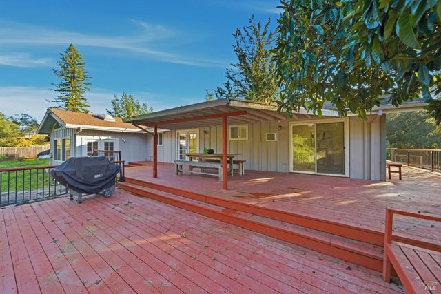 6404 Guerneville Rd, Sebastopol, CA 95472