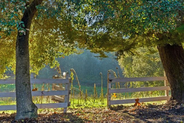 6404 Guerneville Rd, Sebastopol, CA 95472