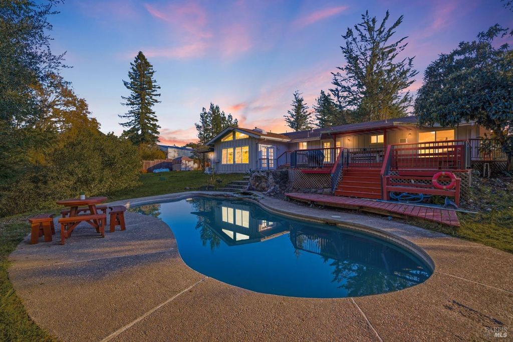 6404 Guerneville Rd, Sebastopol, CA 95472