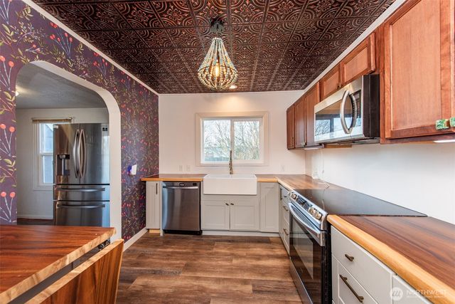 1202 W 9th Street, Port Angeles, WA 98363