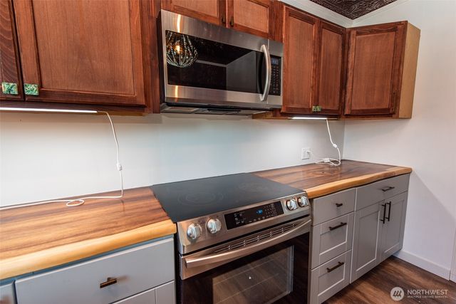 1202 W 9th Street, Port Angeles, WA 98363