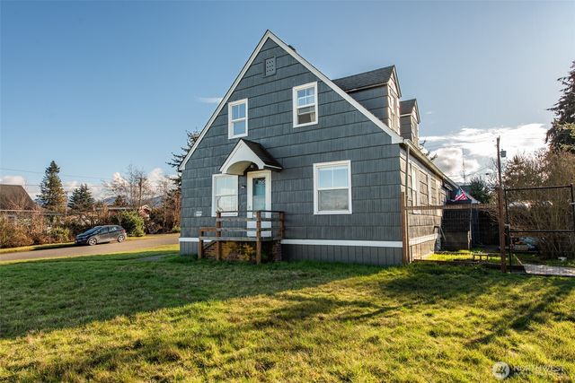 1202 W 9th Street, Port Angeles, WA 98363