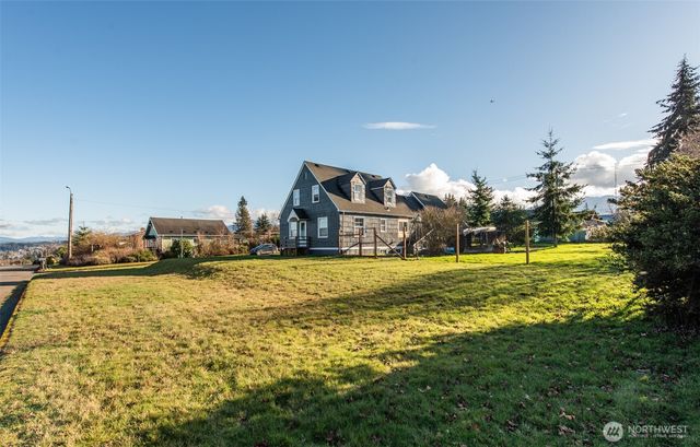 1202 W 9th Street, Port Angeles, WA 98363